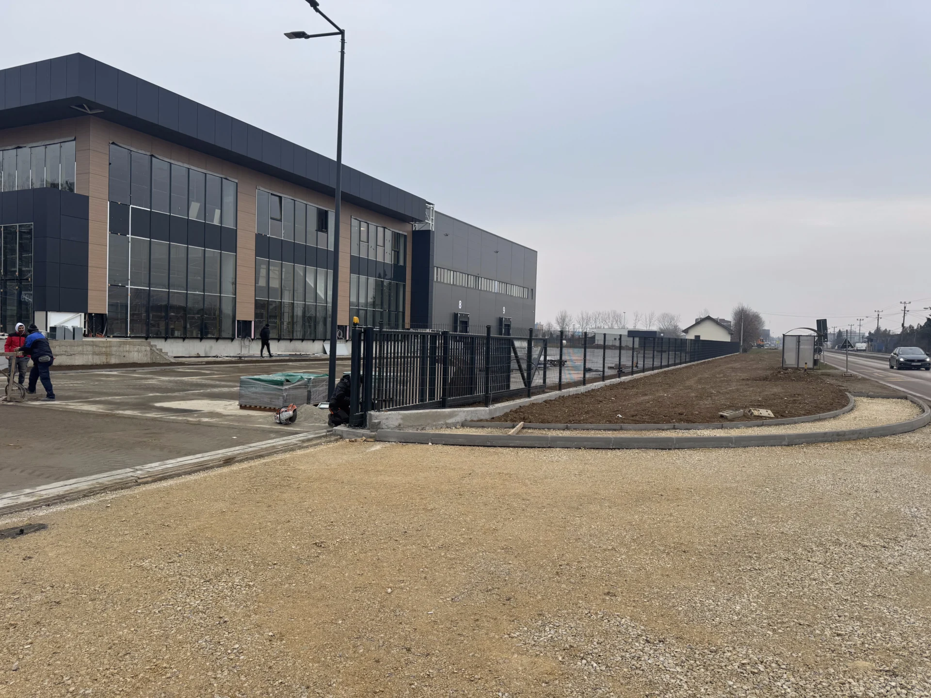 Kombinacija EUROFENCE 3D i 2D panelne ograde