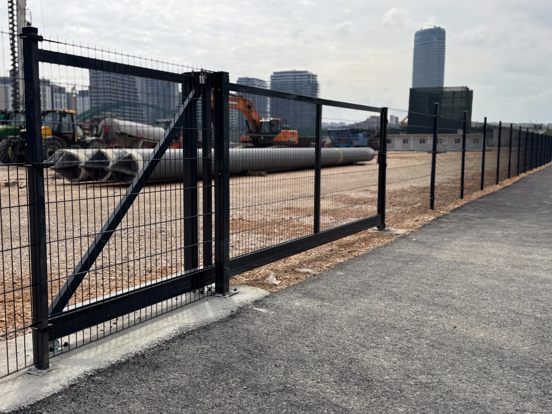 Doublefence 2D panelna ograda i samonosiva kapija