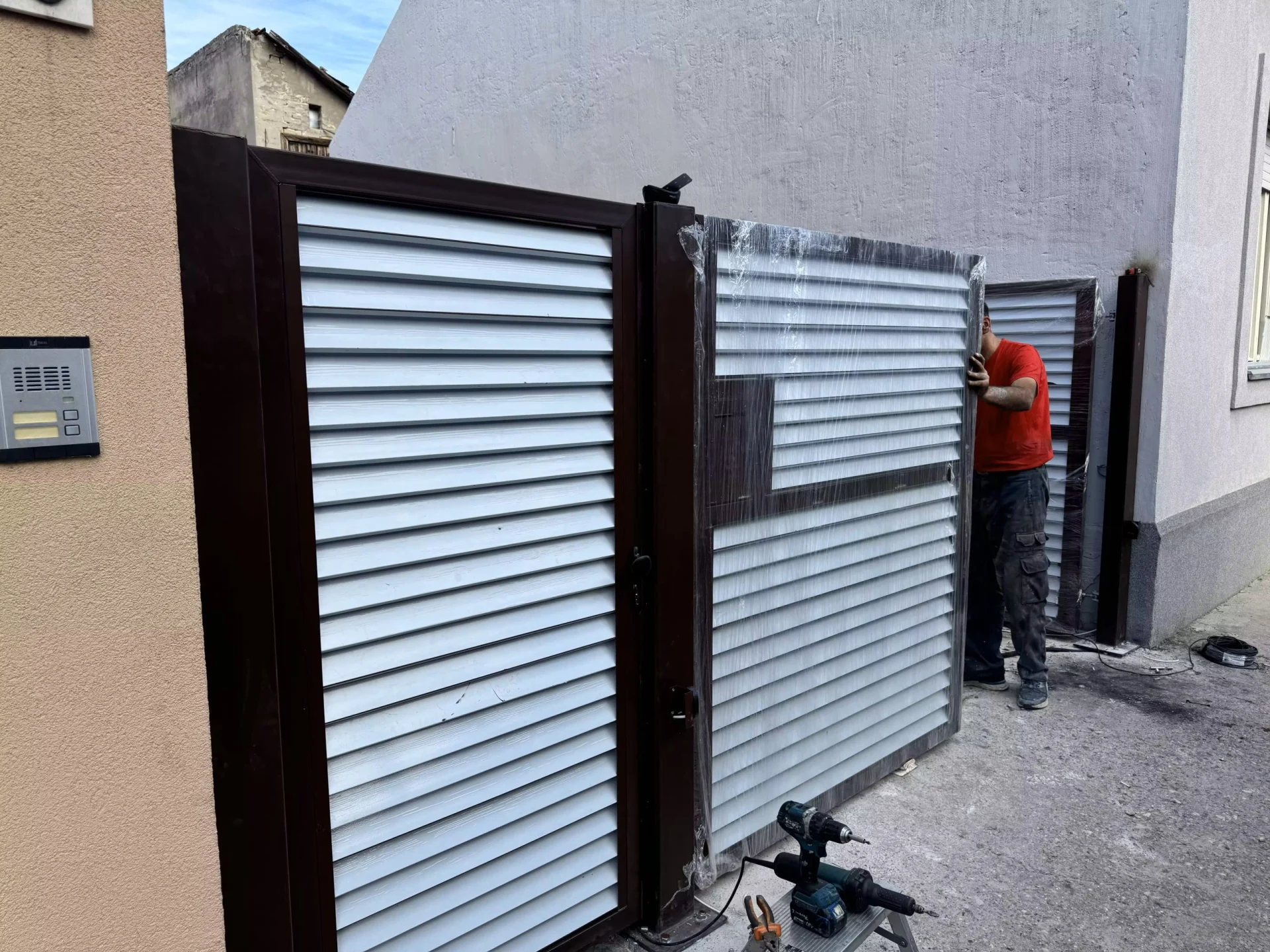 ALUMINIJUMSKA KAPIJA TIVOLI – NOVI SAD