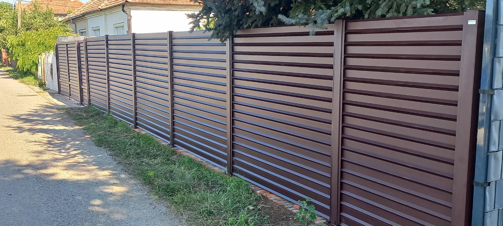 ALUMINIJUMSKA OGRADA BRAON ZALUZINA
