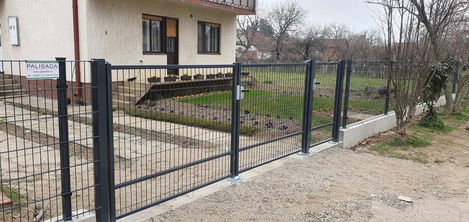 montaža dvokrilne kapije sa automatikom